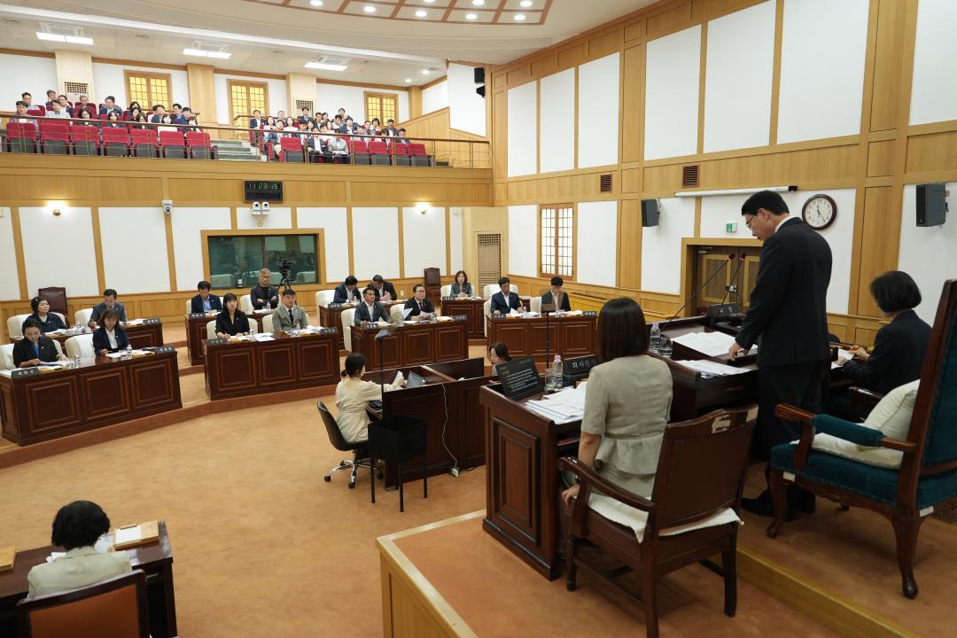 '제272회 경산시의회 임시회 제2차 본회의' 게시글의 사진(4) 'DSC09063.JPG'
