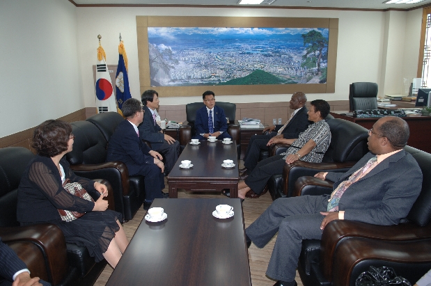 남아프리카공화국 스텔렌보쉬시 시장일행 경산시의회 방문