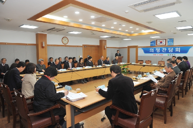 의회와 집행부간의 간담회 가져 
