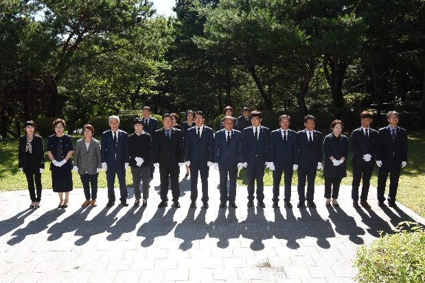 제8대 경산시의회 의원 충혼탑 참배
